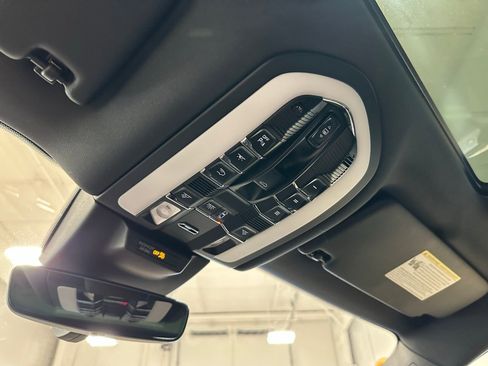 Used 2021 Porsche Macan S image 32