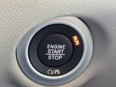 Certified 2024 Chrysler Pacifica Touring-L image 24