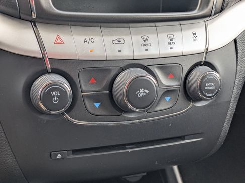 Used 2019 Dodge Journey SE w/ Premium Group FWD image 23