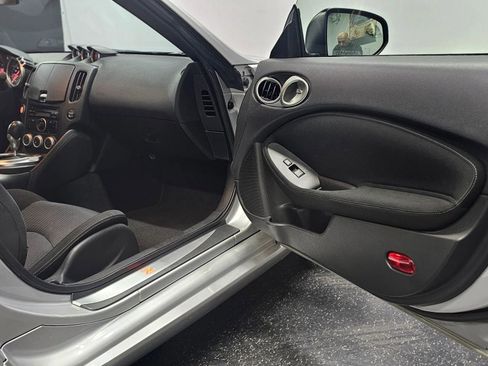 Used 2014 Nissan 370Z Coupe image 17