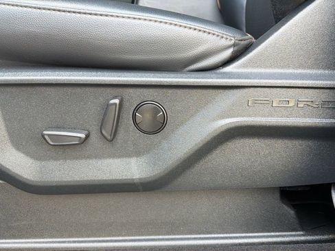 Used 2025 Ford F250 Lariat w/ Black Appearance Package image 7