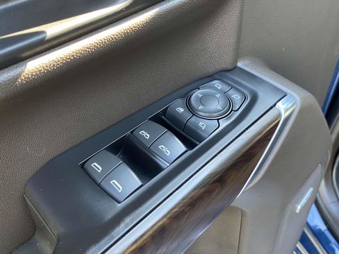 Used 2020 GMC Sierra 1500 SLT w/ SLT Premium Plus Package image 17