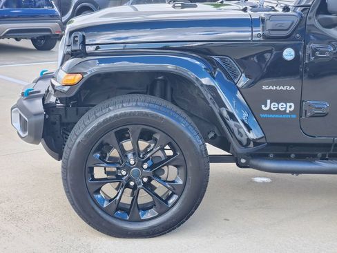Used 2024 Jeep Wrangler Unlimited Sahara AWD/4WD image 8