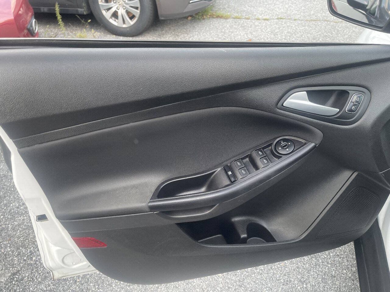 Used 2015 Ford Focus SE FWD image 10