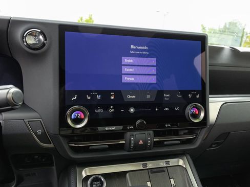 Used 2025 Lexus GX 550 w/ Accessory Package (Z1) AWD/4WD image 17