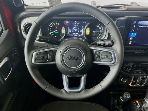 Used 2025 Jeep Wrangler Sahara w/ Safety Group image 18