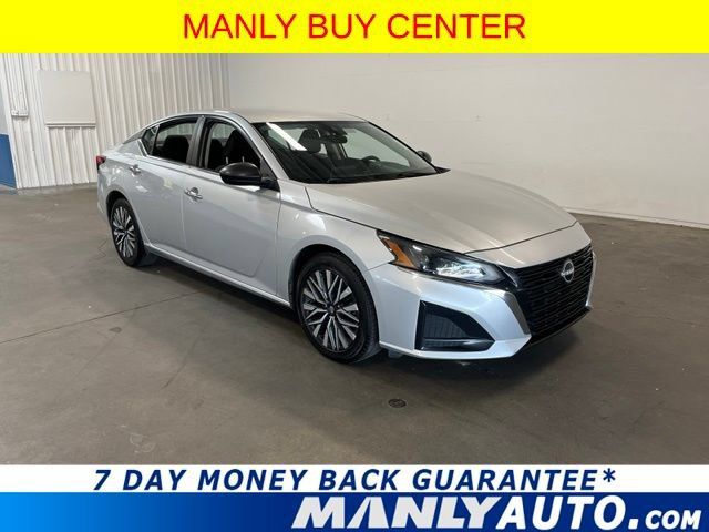 Used 2024 Nissan Altima 2.5 SV FWD image 1