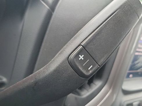 Used 2020 Chevrolet Silverado 1500 Custom w/ Custom Value Package image 16