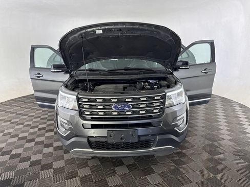 Used 2017 Ford Explorer XLT w/ Equipment Group 202A AWD/4WD image 12