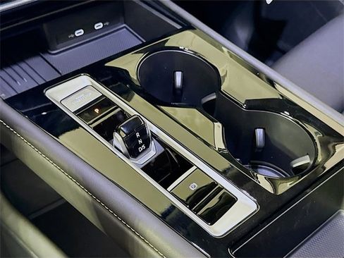 New 2025 Volkswagen Atlas SE image 11