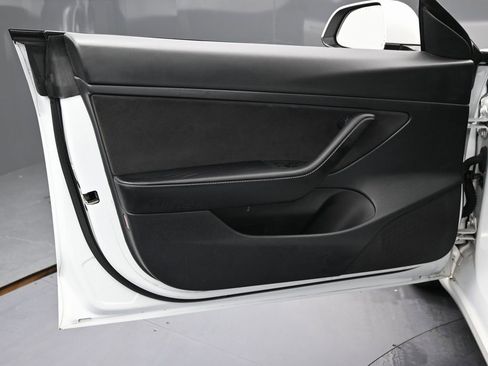 Used 2021 Tesla Model 3 Standard Range Plus image 43