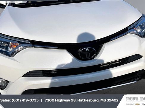 Used 2018 Toyota RAV4 Limited FWD image 22