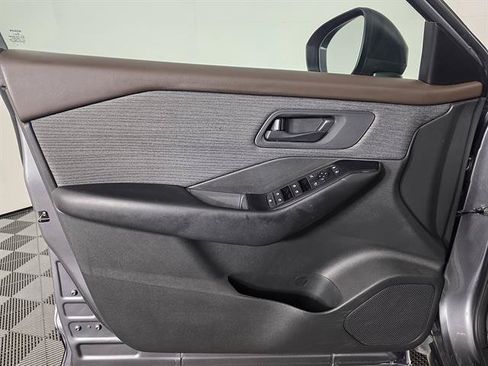 Used 2023 Nissan Rogue S AWD/4WD image 40