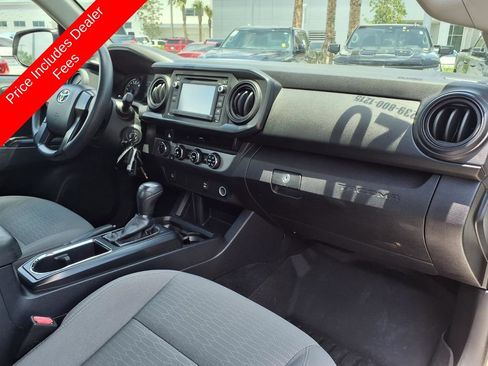 Used 2017 Toyota Tacoma SR AWD/4WD image 10