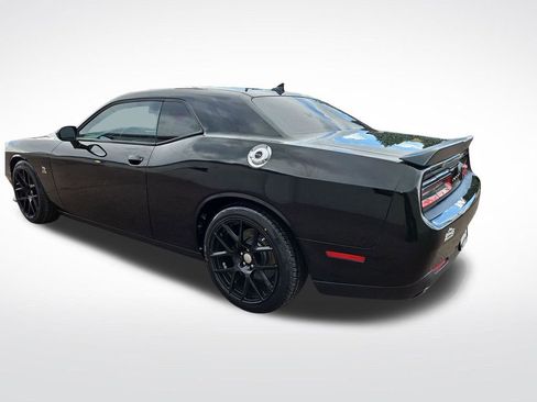 Used 2015 Dodge Challenger R/T Scat Pack w/ Leather Interior Group RWD image 3