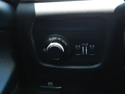 Used 2023 Jeep Grand Cherokee Laredo RWD image 15