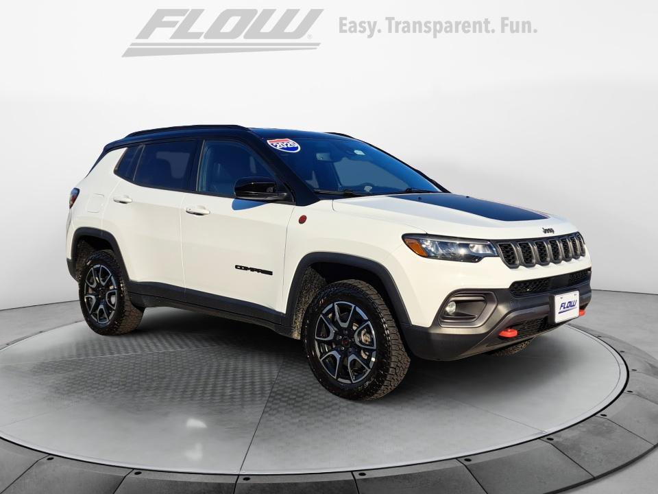 Used 2025 Jeep Compass Trailhawk AWD/4WD image 1
