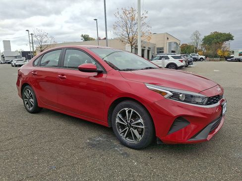 Used 2023 Kia Forte LXS image 3