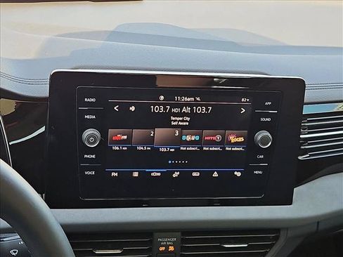 Used 2025 Volkswagen Jetta SE FWD image 11