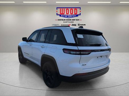 Used 2024 Jeep Grand Cherokee Altitude AWD/4WD image 5