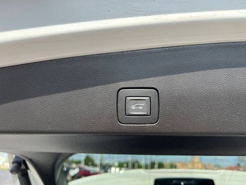 Used 2025 Buick Encore GX Avenir w/ Avenir Technology Package AWD/4WD image 30
