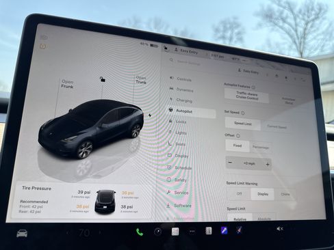 Used 2024 Tesla Model Y Long Range image 22