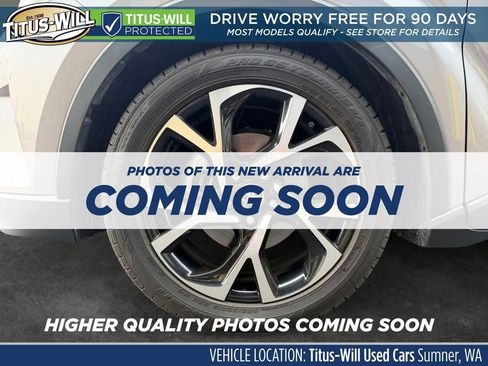 Used 2019 Toyota C-HR XLE FWD image 5