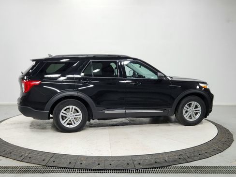 Used 2024 Ford Explorer XLT w/ Equipment Group 202A image 8