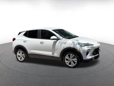 Used 2025 Buick Encore GX Preferred FWD image 2