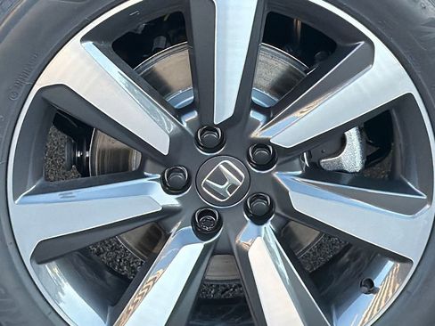 New 2025 Honda Pilot Touring image 5