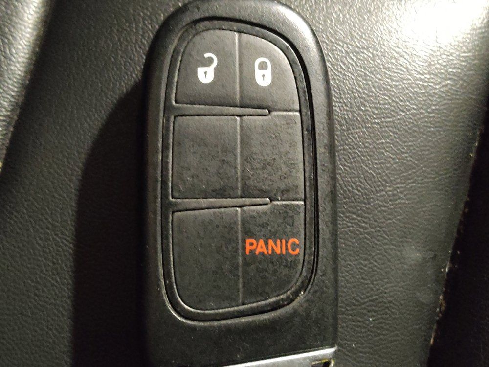 Used 2019 Jeep Cherokee Trailhawk AWD/4WD image 32