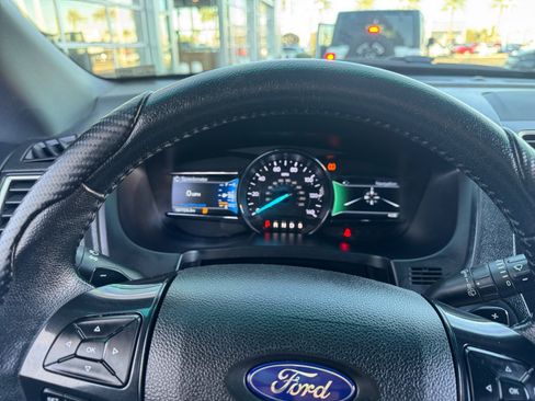 Used 2016 Ford Explorer XLT w/ Equipment Group 202A image 10