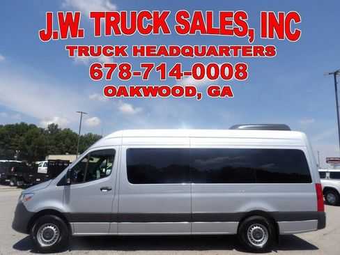 Used 2025 Mercedes-Benz Sprinter 2500 image 2