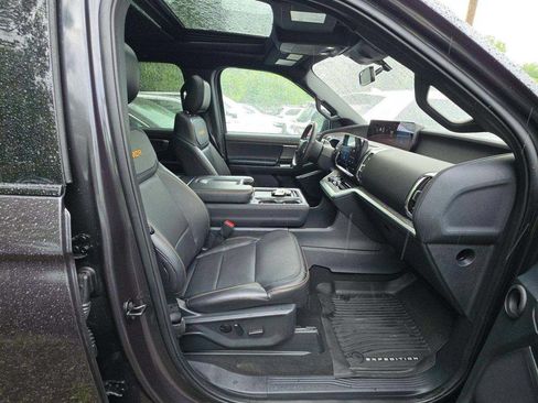 Used 2025 Ford Expedition Tremor AWD/4WD image 13