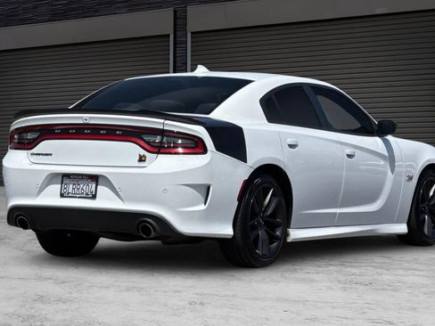Used 2019 Dodge Charger Scat Pack RWD image 4