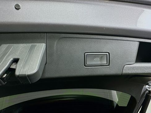 Used 2025 Volkswagen Atlas Cross Sport SE FWD image 30