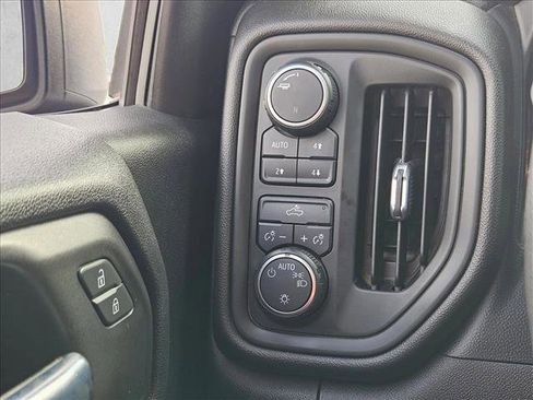 Used 2019 Chevrolet Silverado 1500 Custom Trail Boss w/ Custom Convenience Package AWD/4WD image 8