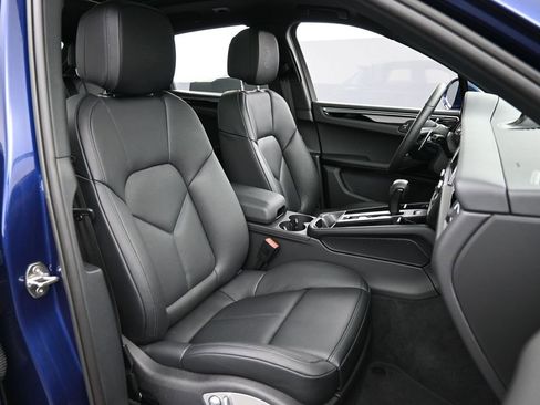 Certified 2025 Porsche Macan image 31