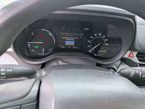 Used 2025 Toyota Sienna LE image 15