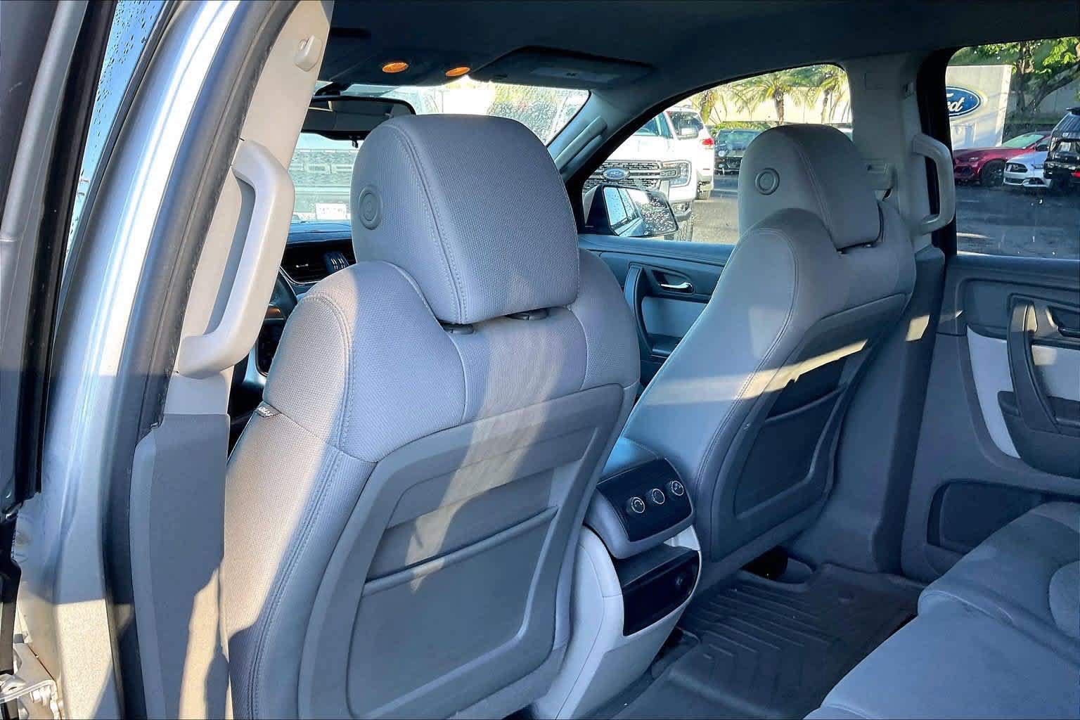 Used 2013 GMC Acadia SLE FWD image 12