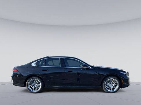 New 2025 BMW 530i xDrive w/ Premium Package image 6