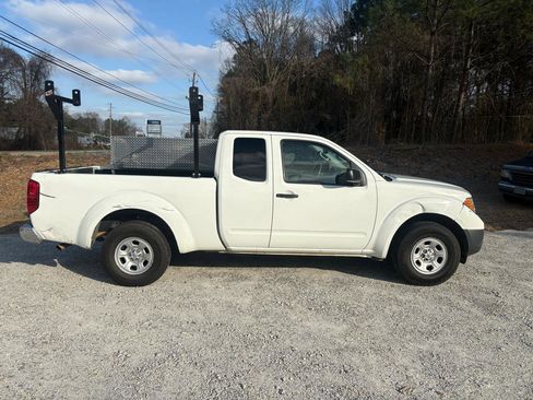 Used 2015 Nissan Frontier S image 2