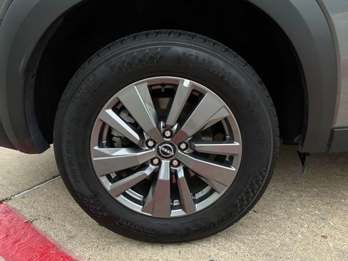 Used 2025 Nissan Pathfinder SV FWD image 9