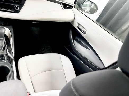 Used 2022 Toyota Corolla LE image 19