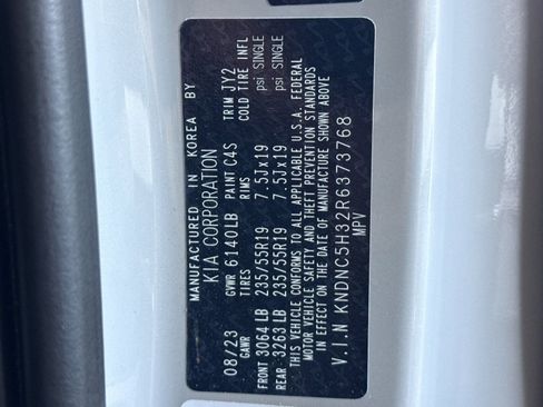 Used 2024 Kia Carnival EX FWD image 30