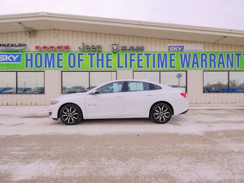 Used 2023 Chevrolet Malibu RS image 3