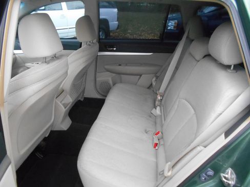 Used 2012 Subaru Outback 2.5i w/ Alloy Wheel Pkg AWD/4WD image 11