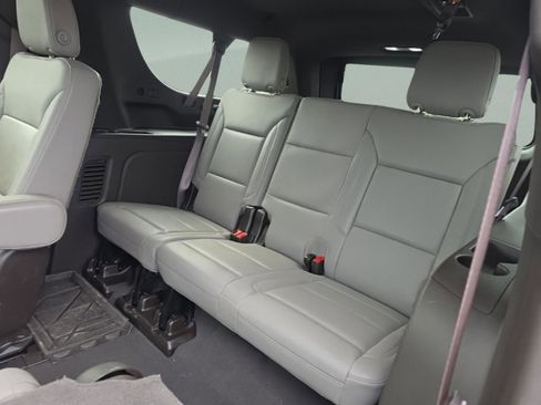 Used 2024 Chevrolet Suburban Z71 image 22