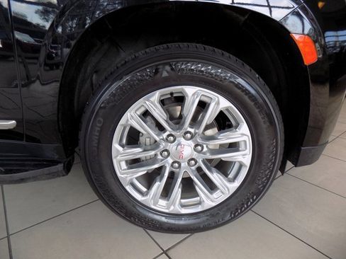 Used 2024 GMC Yukon XL SLT image 12