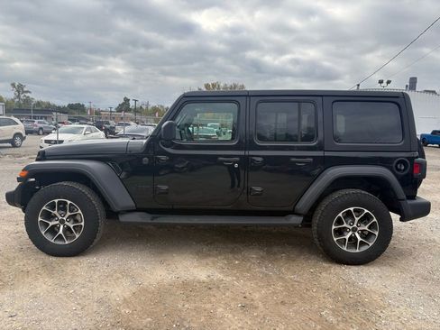Used 2020 Jeep Wrangler Unlimited Sport image 2